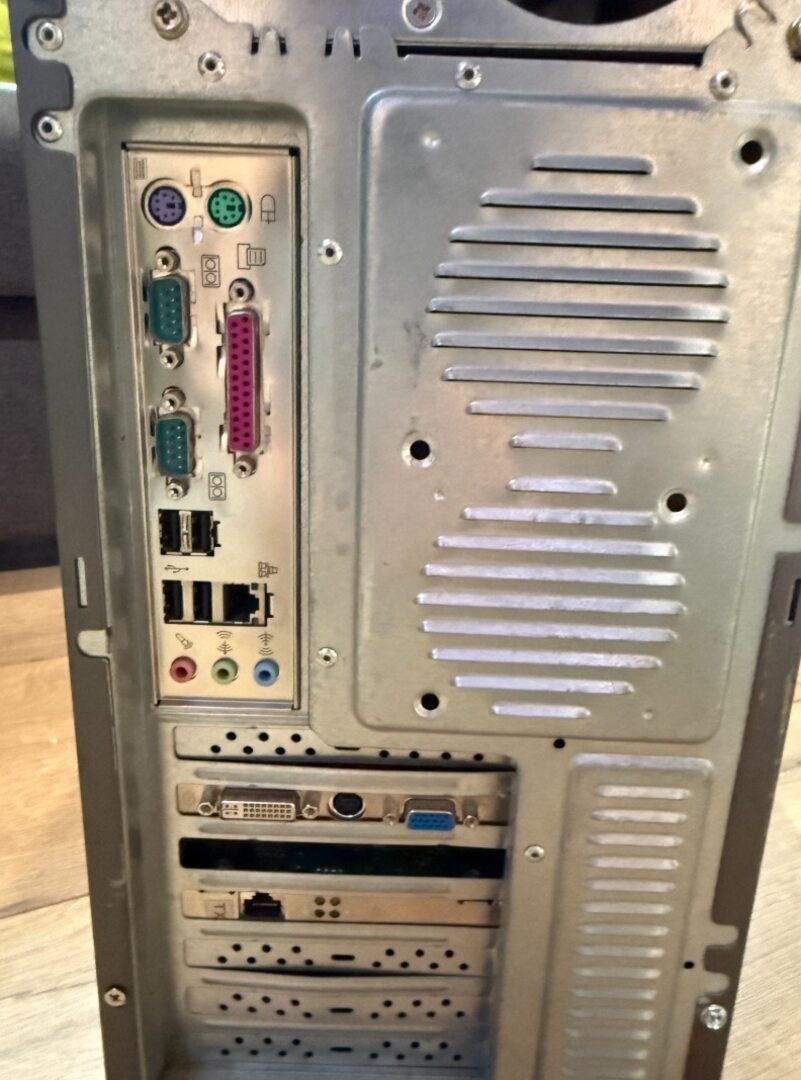 Stolový počítač s Windows XP – ideálny pre staršie programy - 6