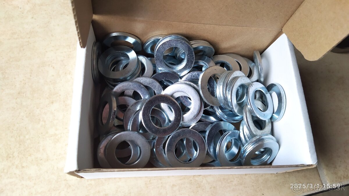 skrutky, podložky, matice na halu - 6