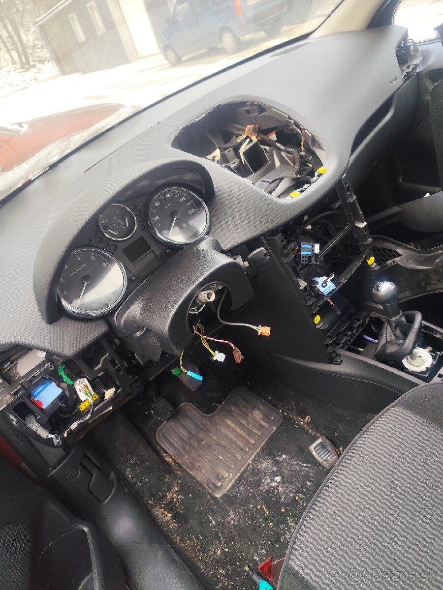 Peugeot 207 - 6
