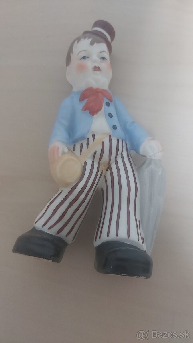Retro soška chlapca s klobúkom a dáždnikom značená - 6