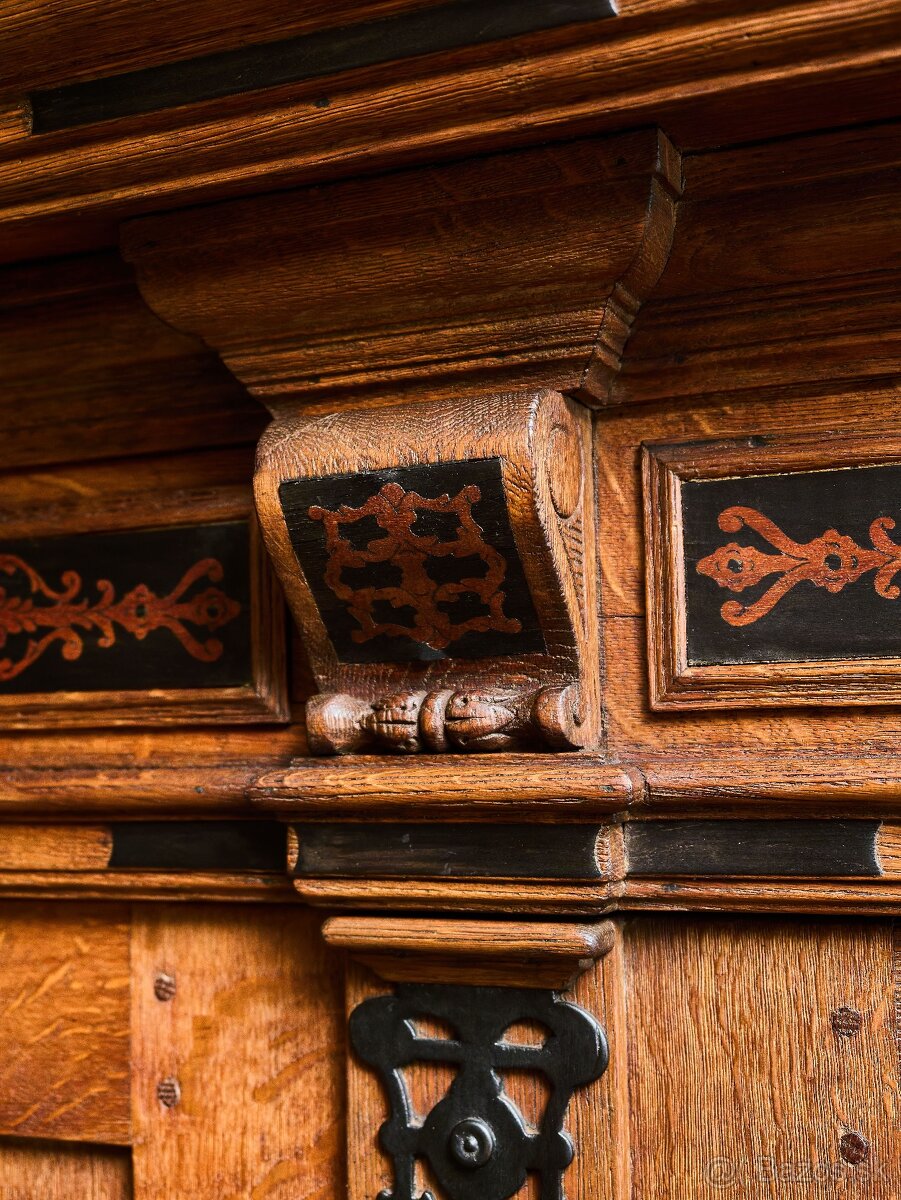 Holandská renesančná skriňa ("Beeldenkast") zo 17. storoči - 6