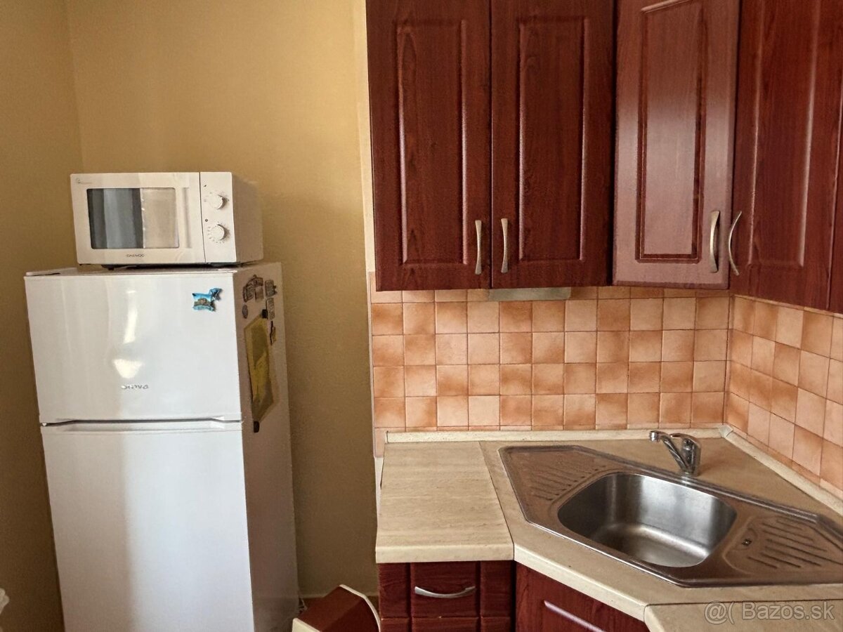 Predám 2-izbový byt v Brezne - 6