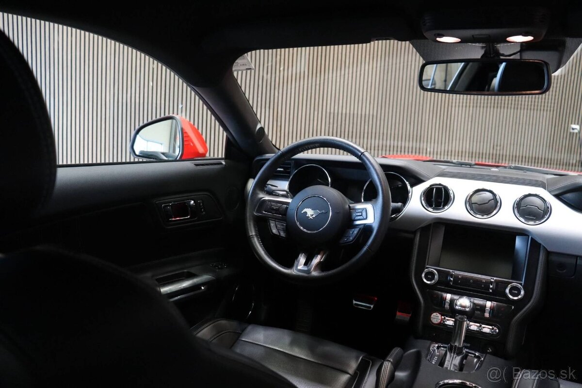 Sportovní kupé Ford Mustang GT - 6