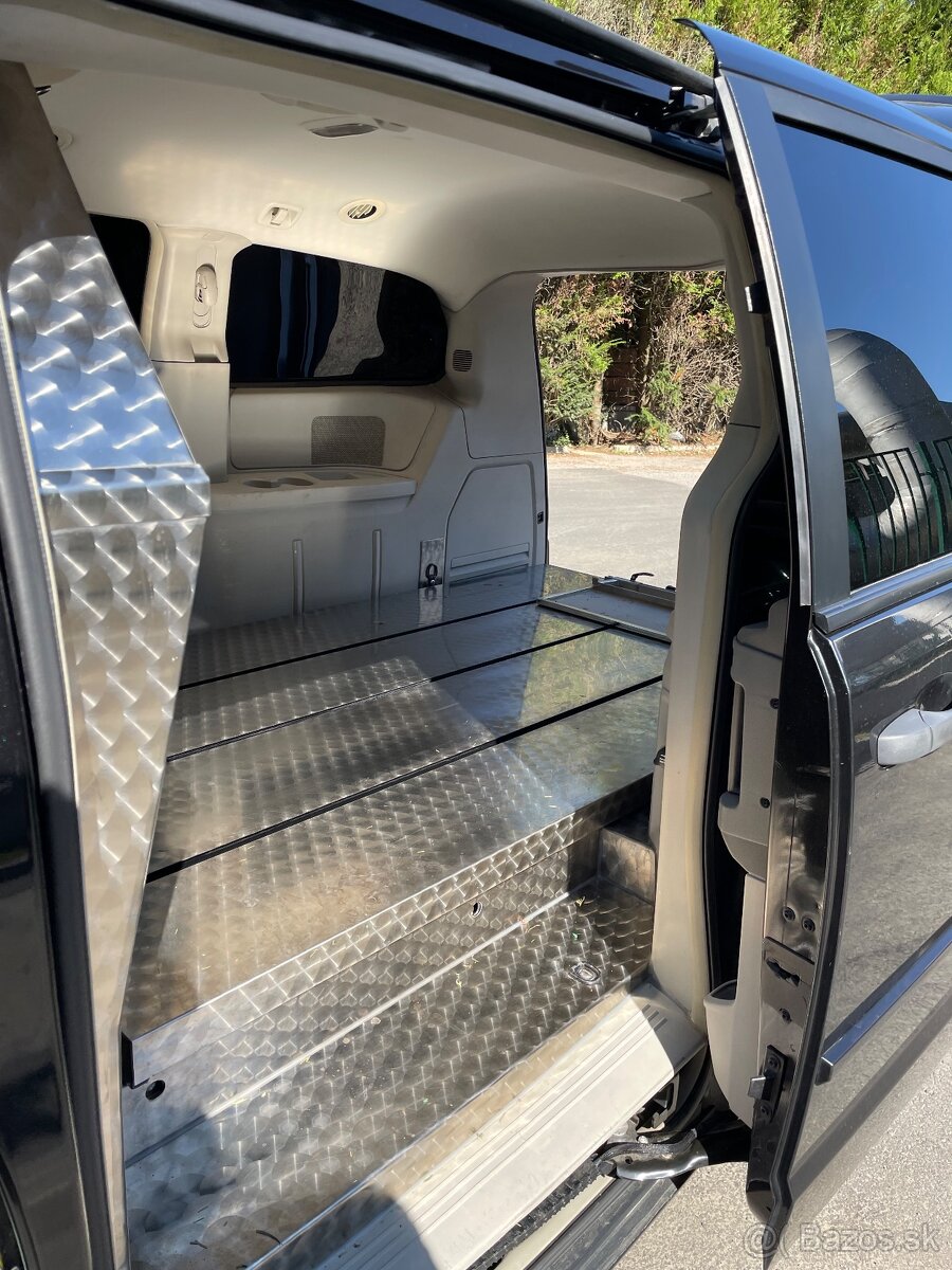 Pohřební speciál Chrysrel Grand Voyager - 6