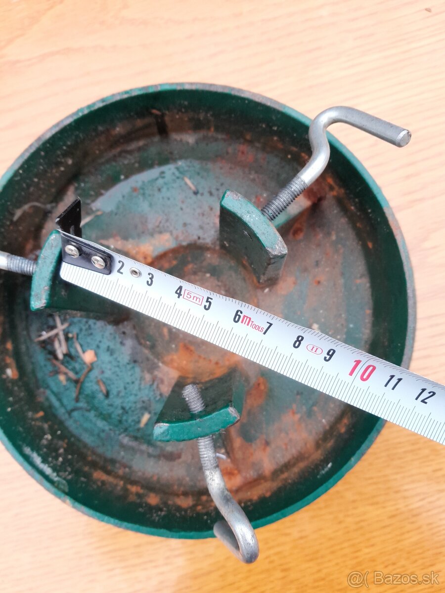 Predám liatinový stojan na stromček - 6