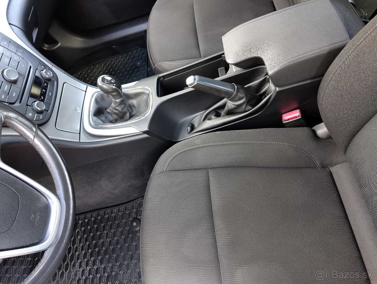 Opel Insignia 1.8 - 6