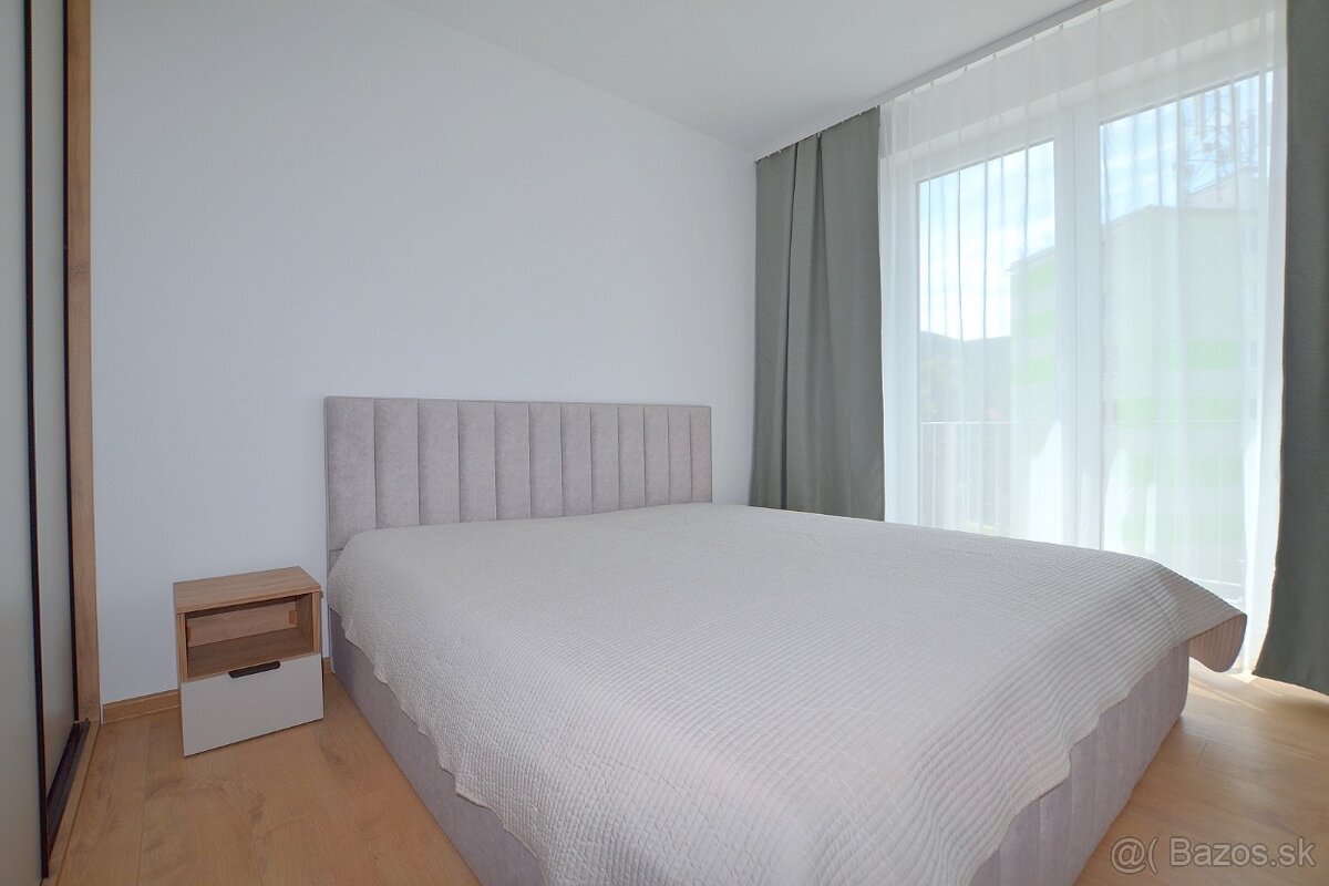 REZERVOVANÝ | 3 izbový byt, strešný s terasou - 6