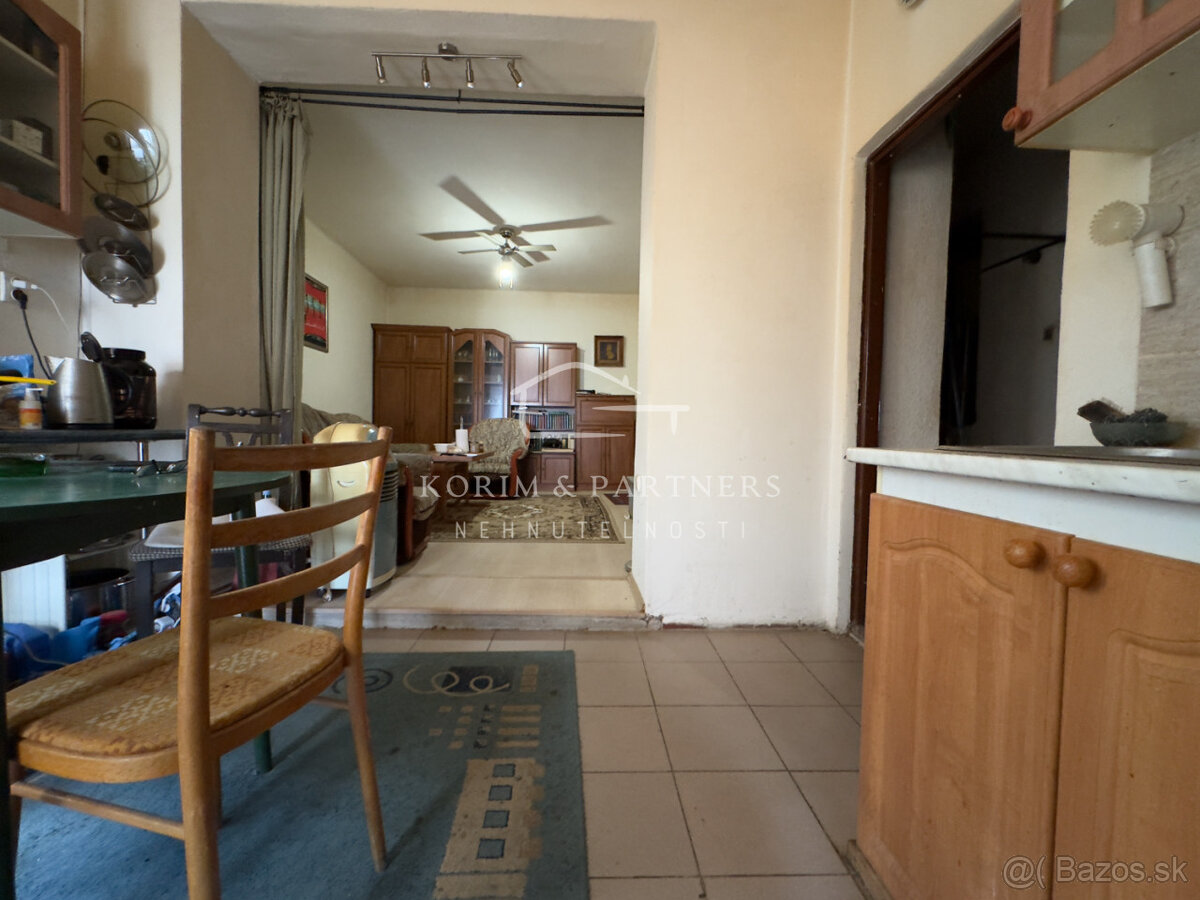 Dom bez záhrady s menším dvorom a terasou, Komárno - 6