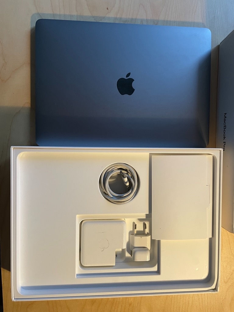 MacBook Pro 2017, 13", 256gb, 8gRAM poškodený Display - 6