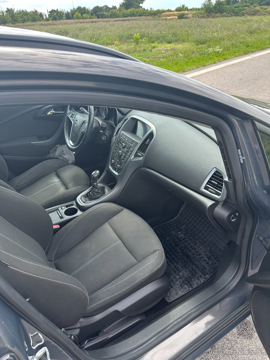 Predám Opel Astra Tourer Combi 1.6CDTi - 6