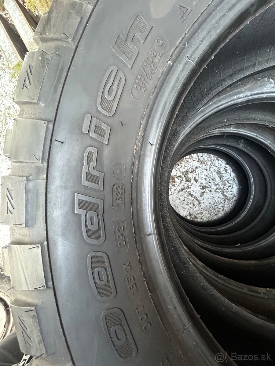 Bf Goodrich Mud terrain 255/75 r17 - 6