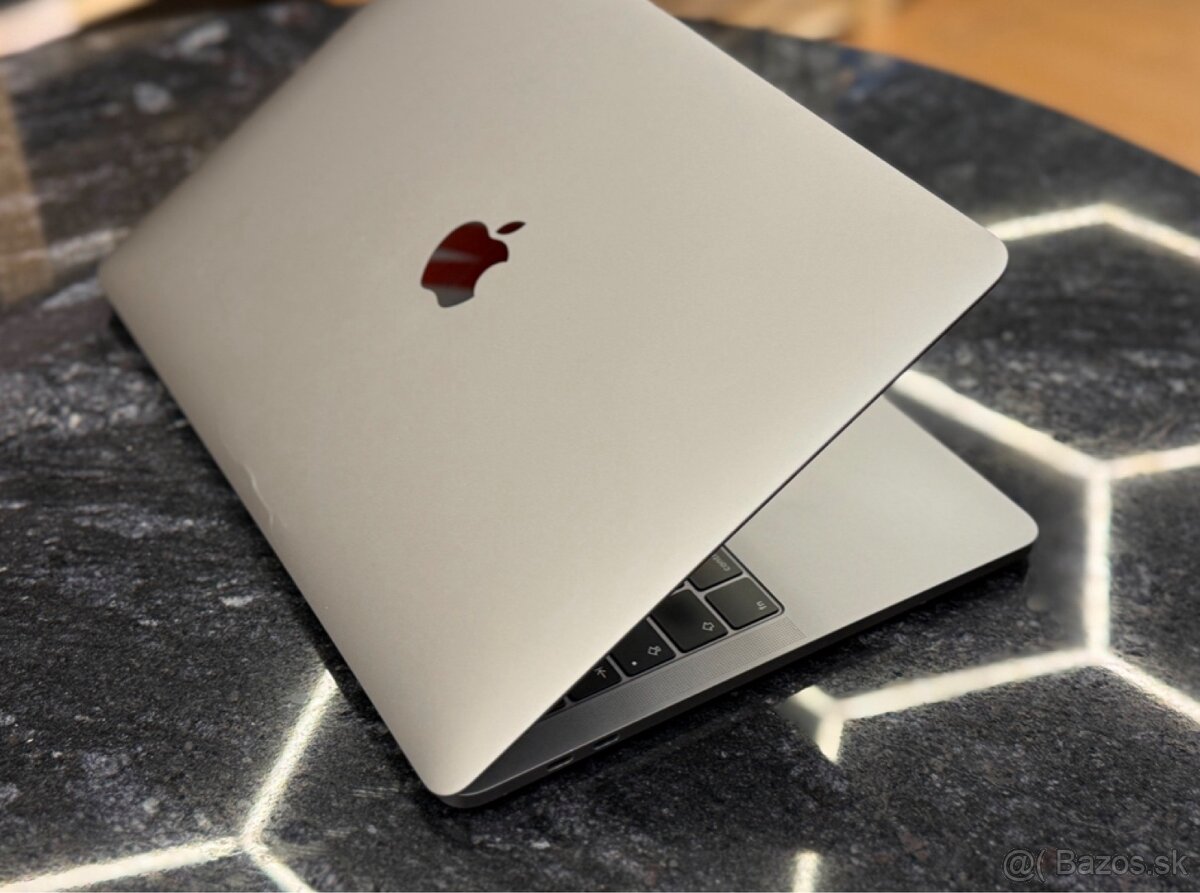 Apple MacBook Pro A1989 - 6