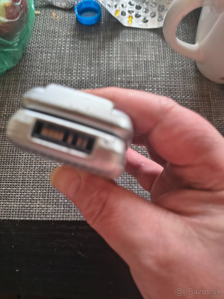 Sony Ericsson Z600 - 6