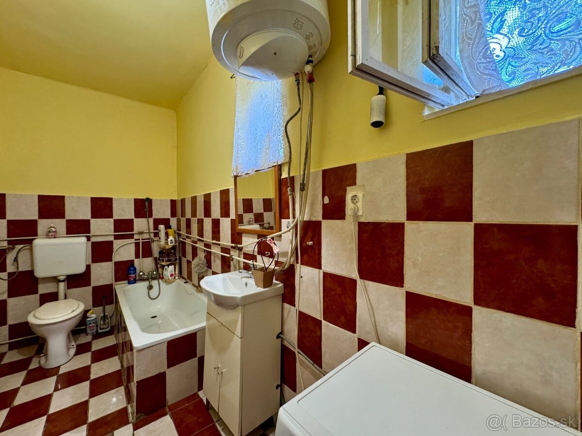 MAĎARSKO - SZENDRO - ZNÍŽENÁ CENA 2 IZBOVÝ RODINNÝ DOM NA T - 6