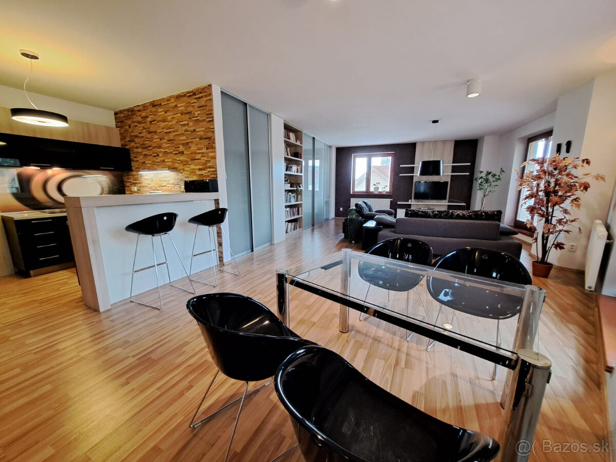 Na krátkodobý prenájom priestranný 2-izbový byt v centre PP - 6