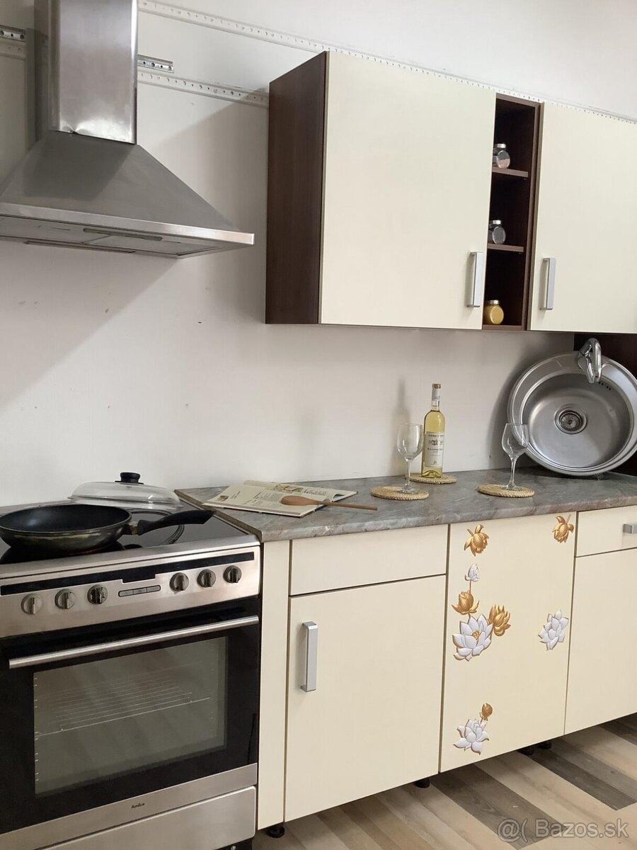 Svetlá moderná kuchyňa IRMA - 6