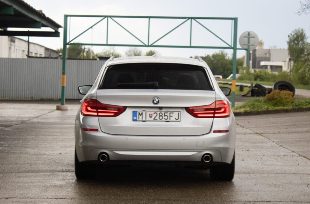 BMW 520d Touring z roku 2017 - 6