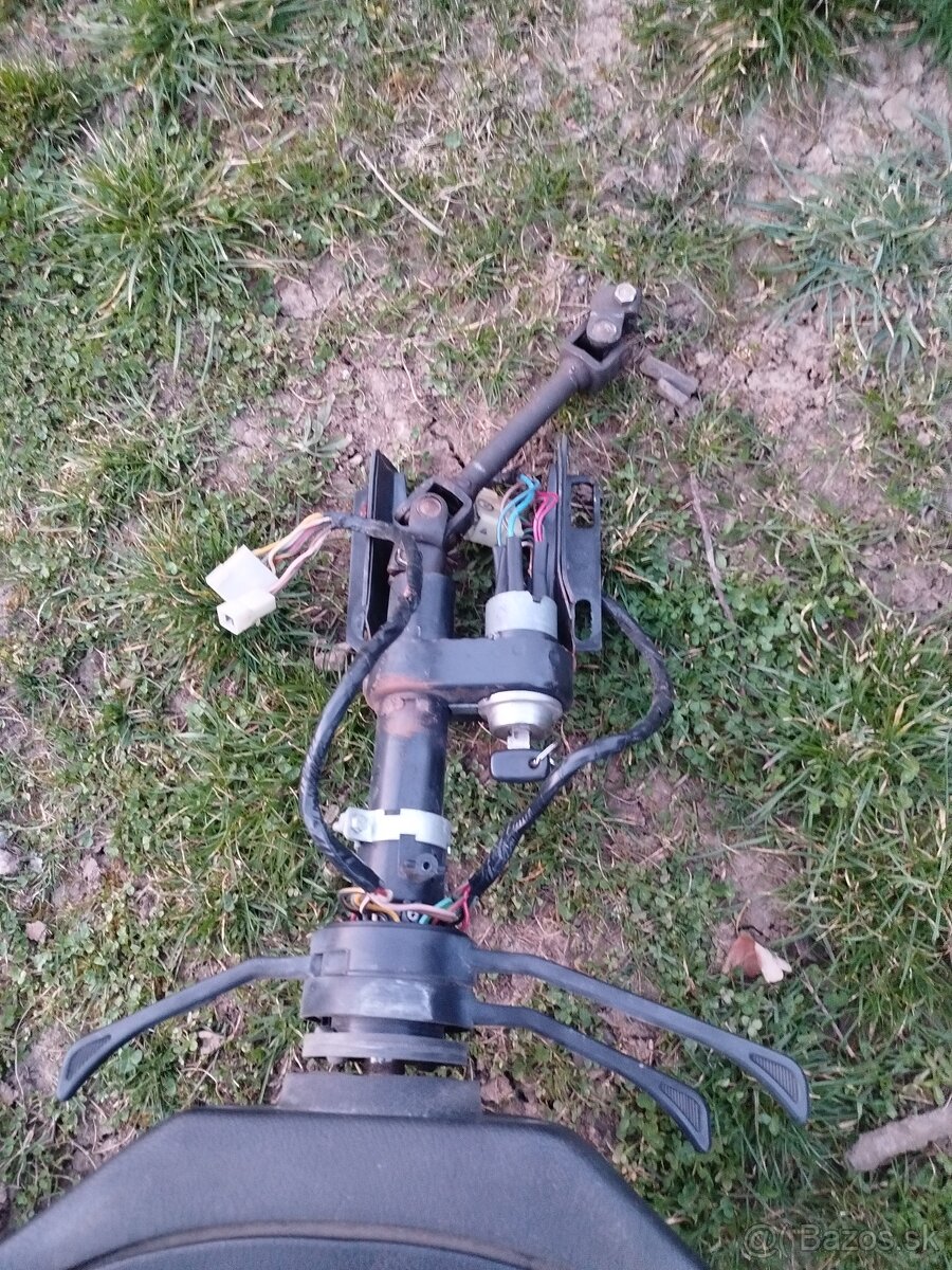 Lada Niva palubná doska a volant - 6