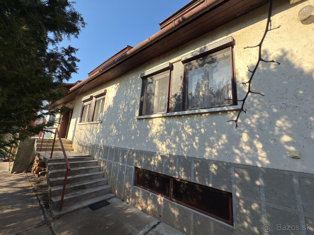 MAĎARSKO - GONC 6 IZBOVÝ POSCHODOVÝ RD S TERASOU, PIVNICOU, - 6