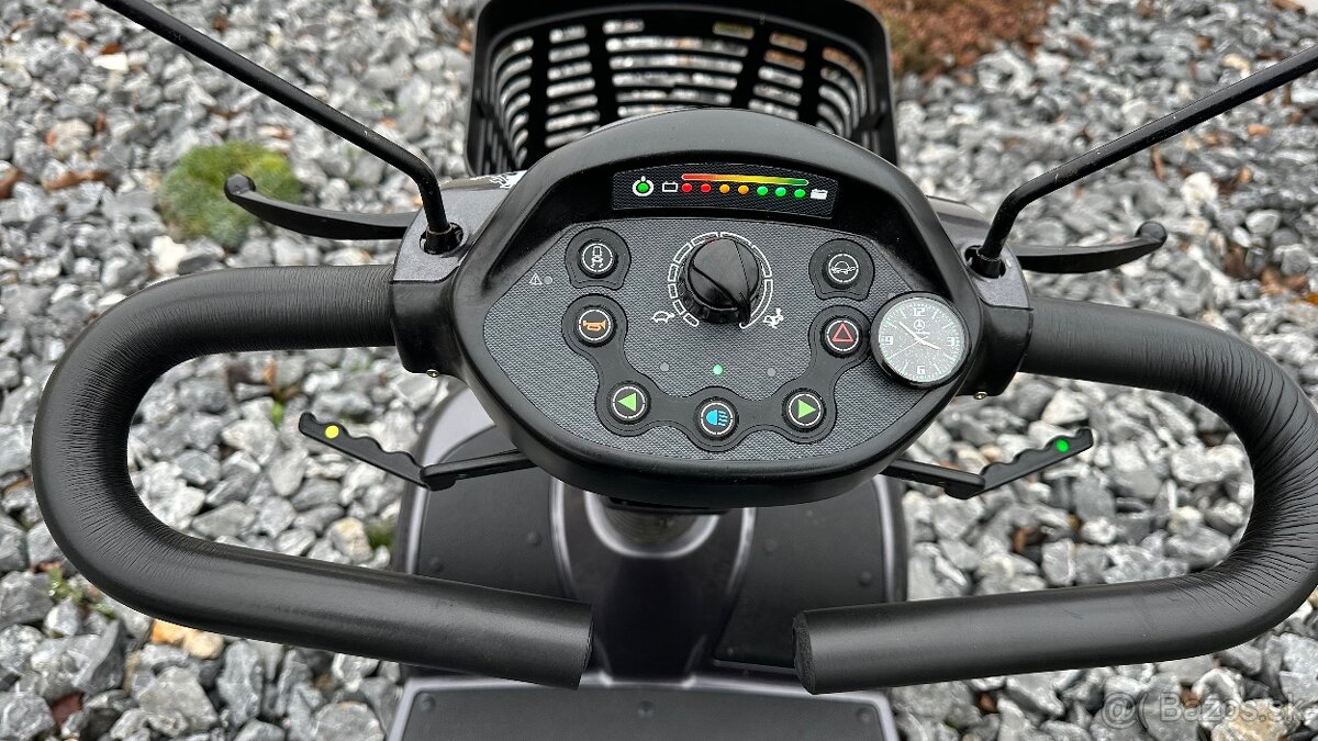 Predam Kvalitný elektrický vozík Invacare Comet - Alpine sta - 6