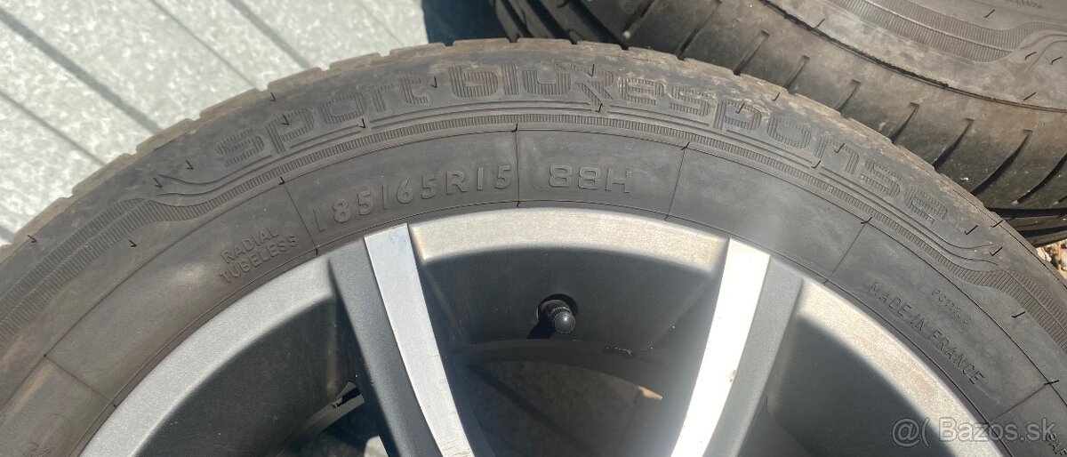 Ponúkam letné pneu DANLOP na diskoch MAK - 6