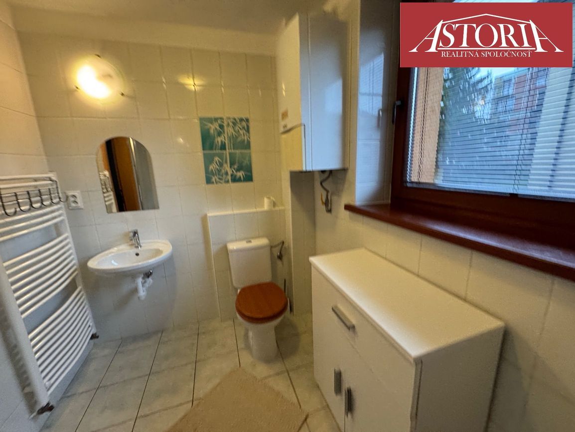 PRENÁJOM 2- izbový byt v centre mesta Martin Jesenského ul. - 6