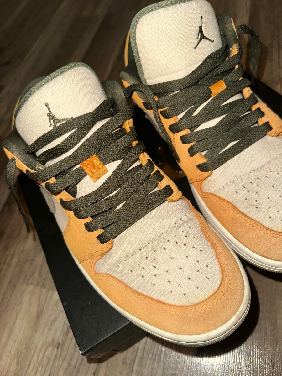 Air Jordan 1 Low SE “Light Curry” - 6