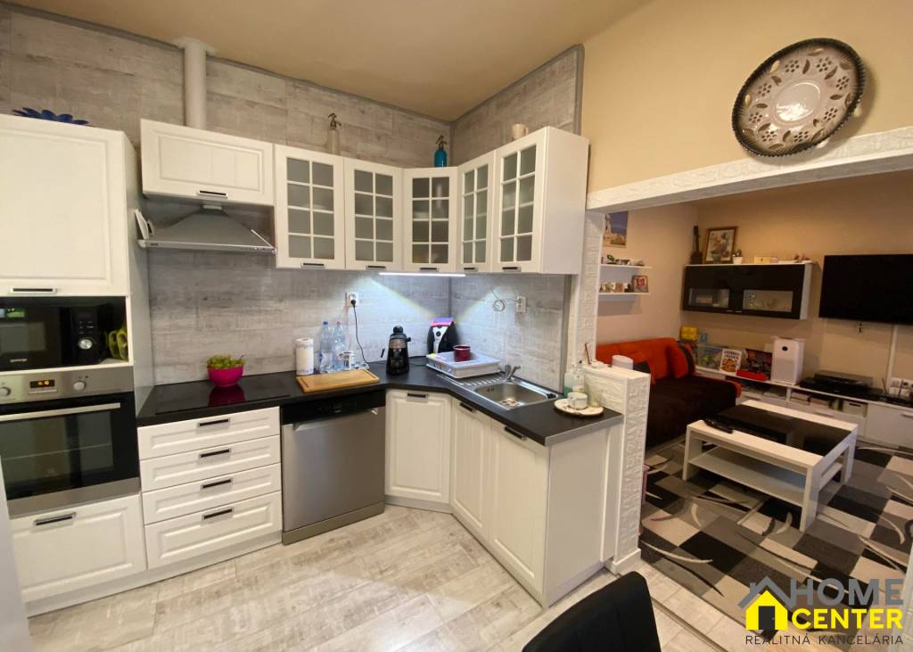 PREDAJ : rodinný dom na bývanie a aj podnikanie, Komárno - 6