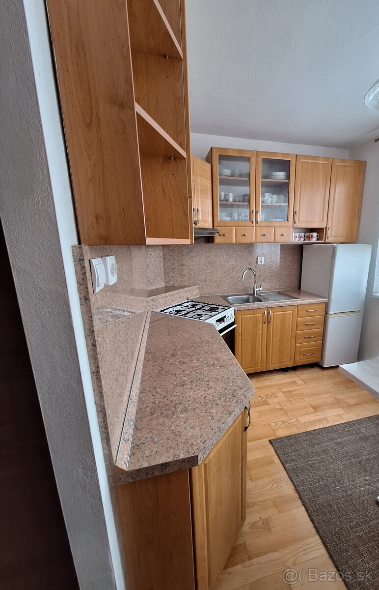 Kuchynská linka + veľká skrinka - 6