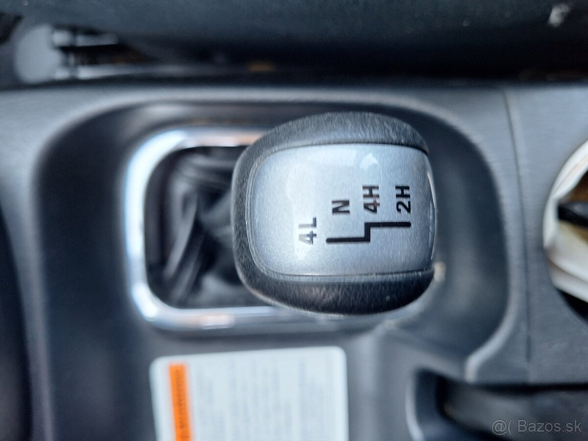 SUZUKI GRAND VITARA 2.0 HDI 4X4 KLÍMA ŤAŽNÉ - 6