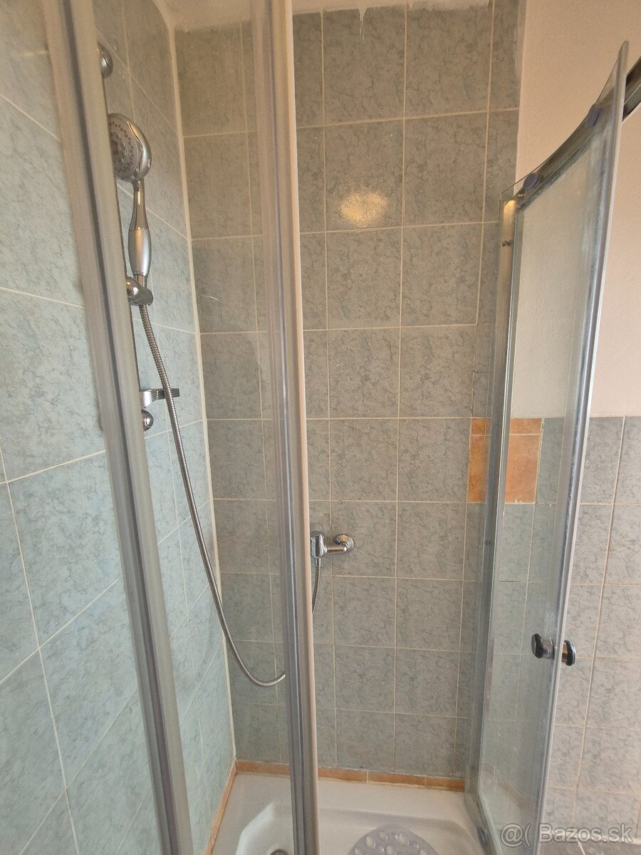 GARZÓNKA NA 7.SÍDL. V KN. - 6