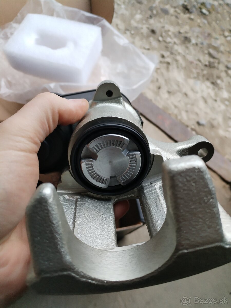 Brzdový strmeň Audi A6 C6 - 6