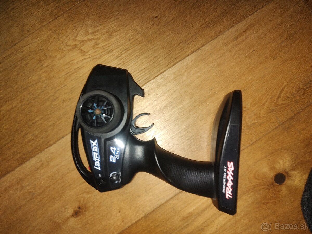 pokazené RC auto traxsas teton - 6