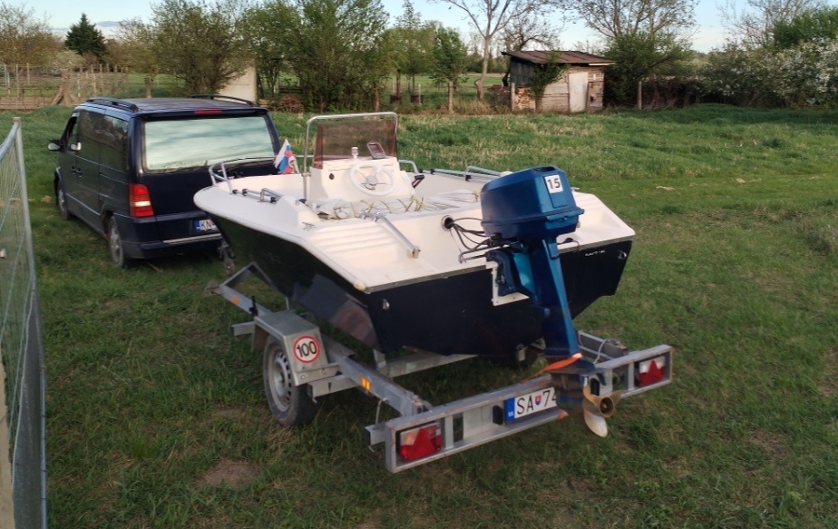 Predám motorový čln s privesom - 6