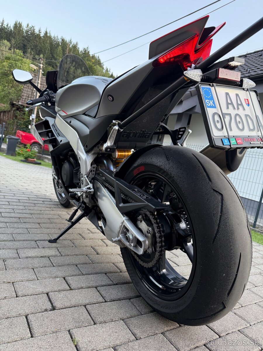 Aprilia RSV4 1099 cm3 2023 - 6