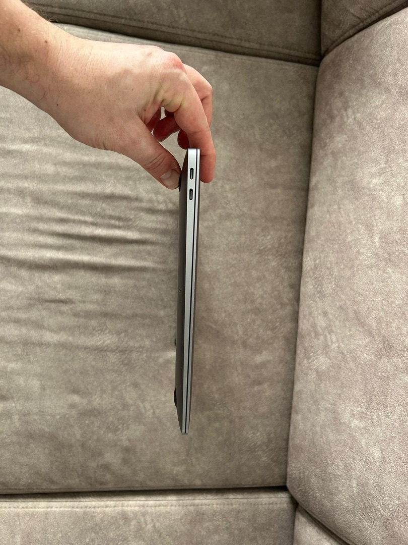 MacBook Air 13" M1 (2020) – 8GB / 256GB - 6