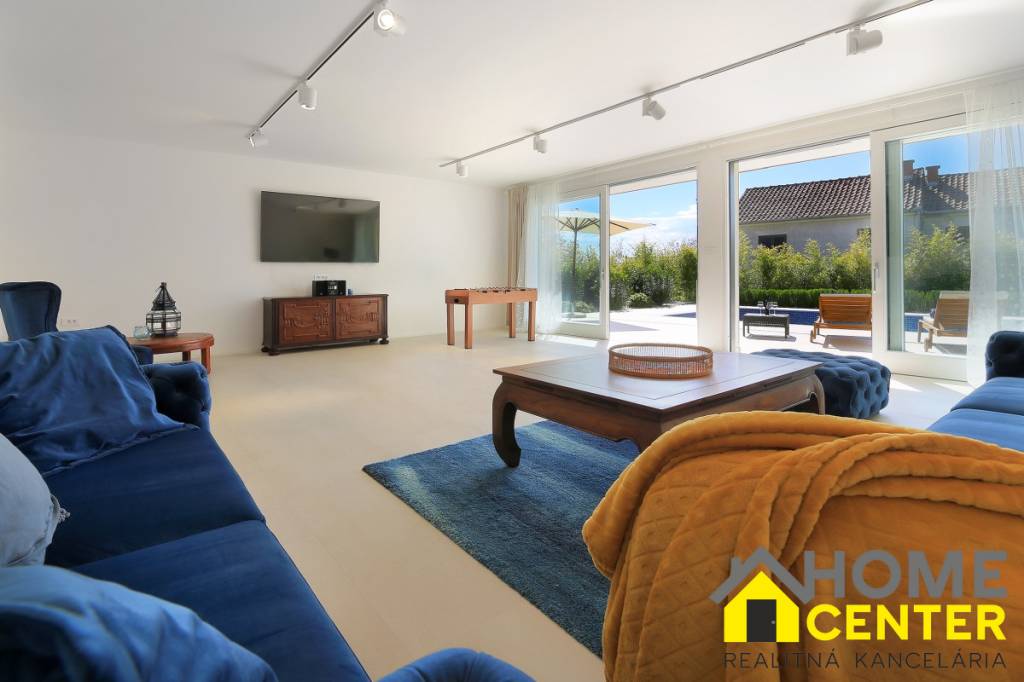 NA PREDAJ moderná vila /251 m²/ v atraktívnej lokalite, ostr - 6