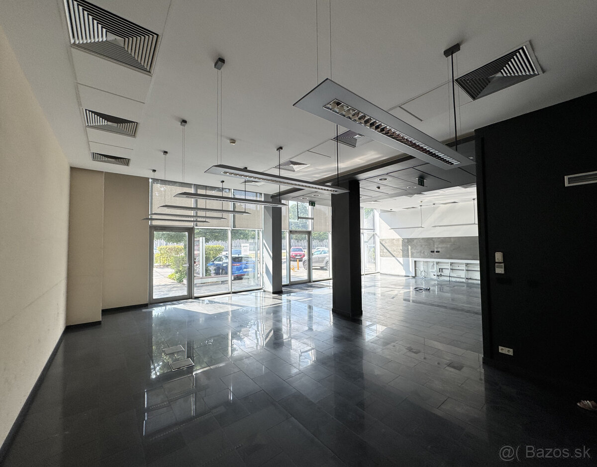 Prenájom prízemného obchodného priestoru 138 m² vo výbornej - 6