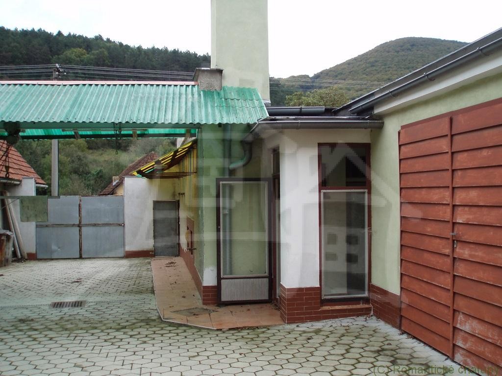 Štýlovo prerobený dom na bývanie a budova na podnikanie - 6