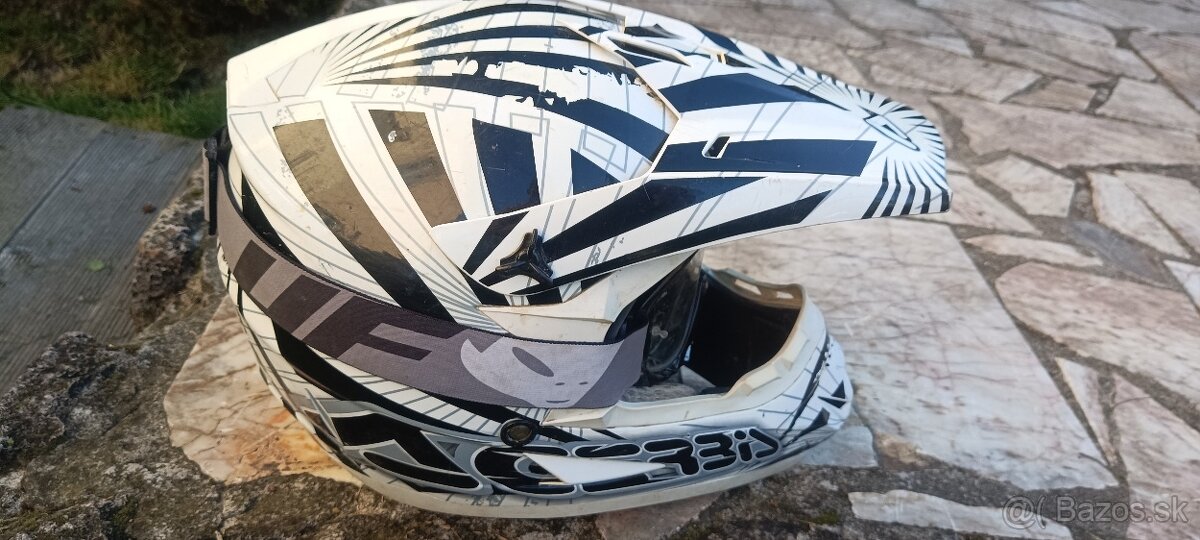 Moto prilba veľkosť L - 6