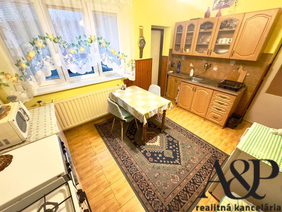 4 IZBOVÝ RD S GARÁŽOU, POZEMOK 776M2, ŽELEZNIČNÁ UL., SENICA - 6