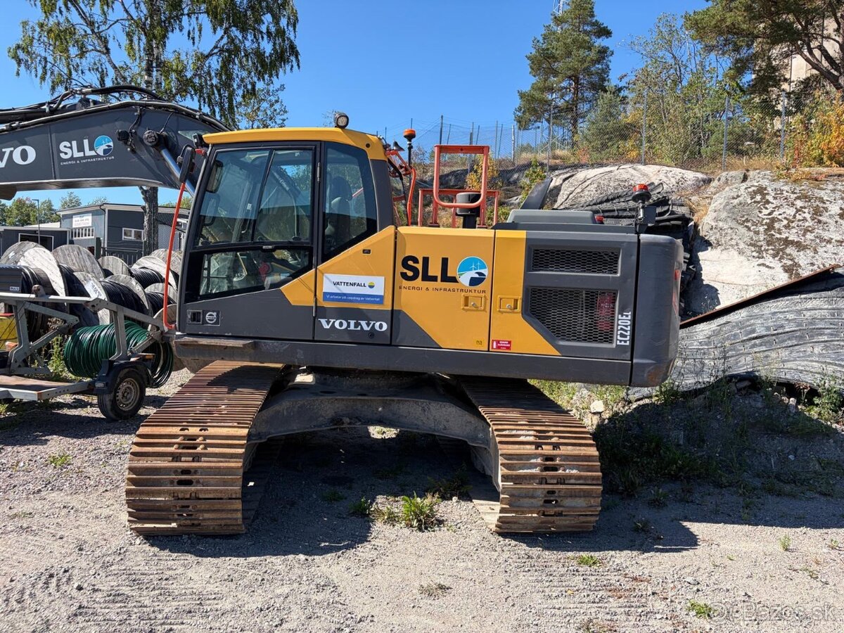 Pásový bagr Volvo EC 220 EL - 6