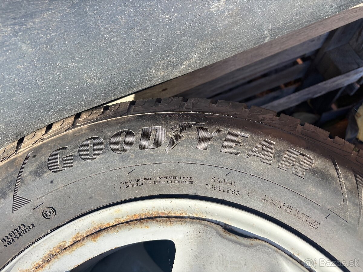 Predam zimné pneu 215/70 R16 - 6