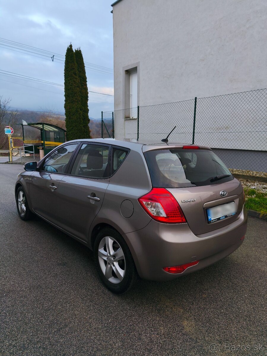 Kia Ceed 1.4 CVVT, Benzín, Kupované na SK, 1.Majitel - 6