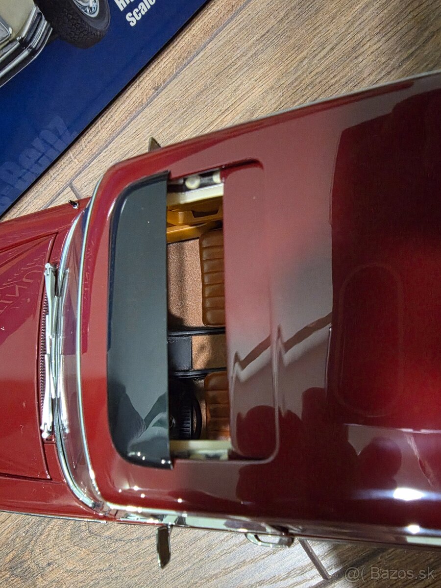 Mercedes Benz 220D W115 E-Klasse Model 1:18 - 6