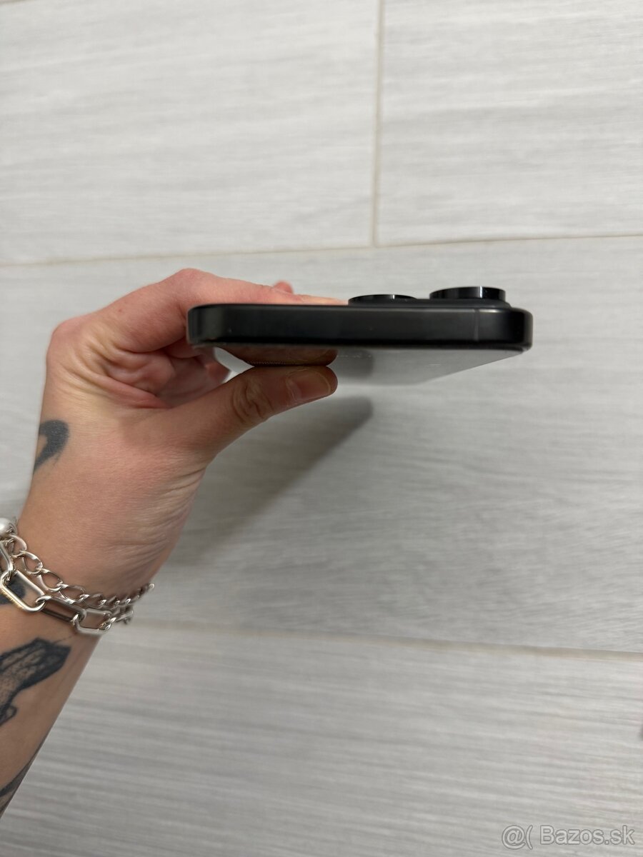 iPhone 16 Pro Max 1TB Black Titanium - 6