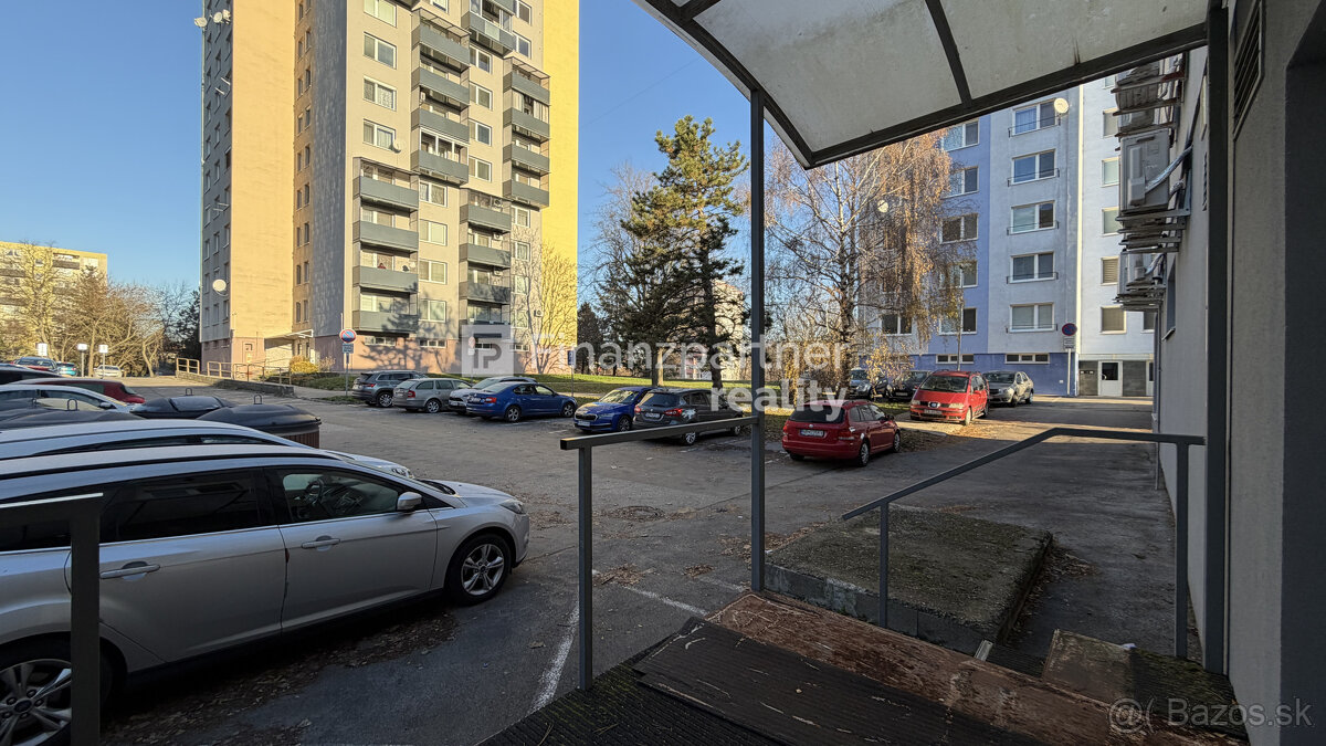 Prenájom - Obchodný priestor s 3 výkladmi 280 m², Nitra - 6