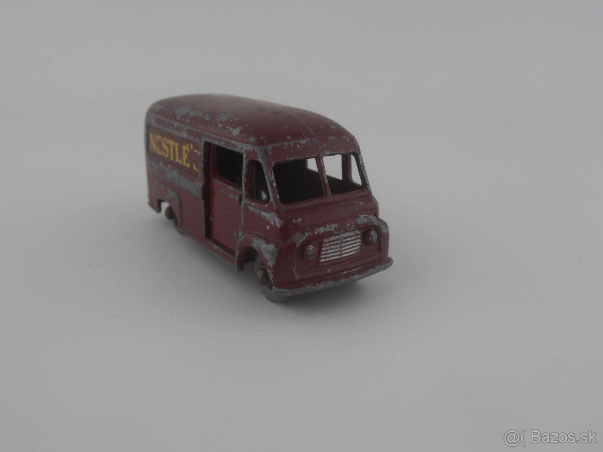 Morris J2, Commer van Nestles, Caterpillar - 6