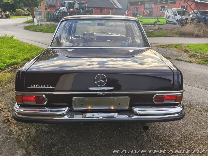 Mercedes-Benz W108 250S - 6