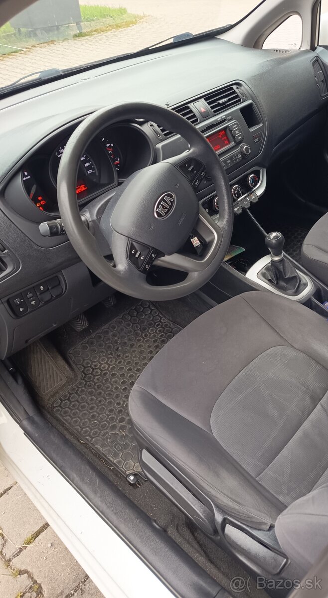 Kia Rio - 6